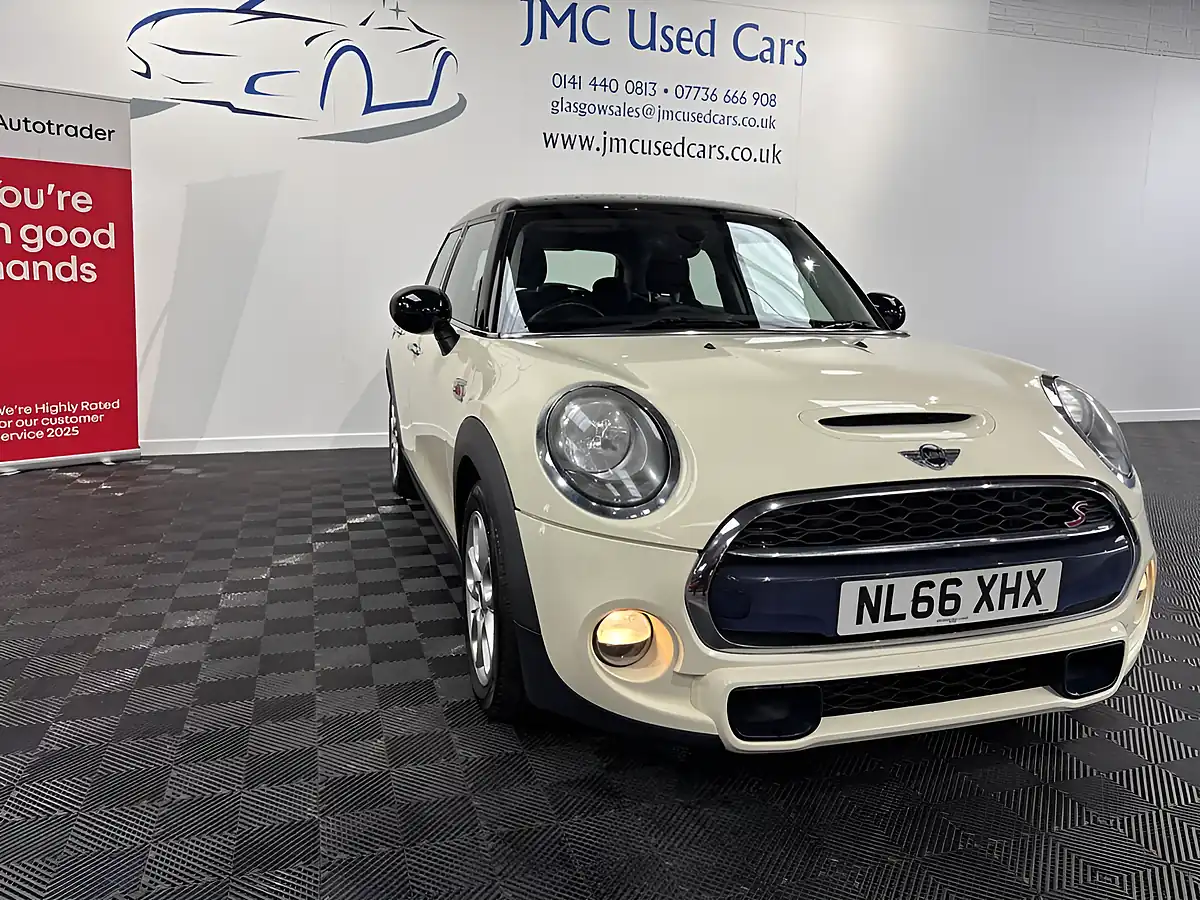Used 2016 MINI Hatch Cooper Sd White - Interior and Exterior details 6