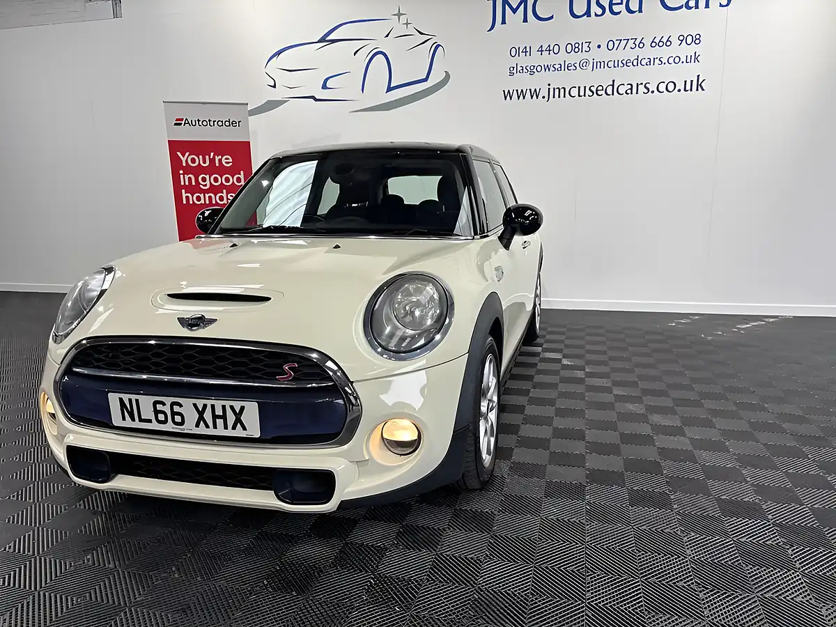 Used 2016 MINI Hatch Cooper Sd White - Interior and Exterior details 7