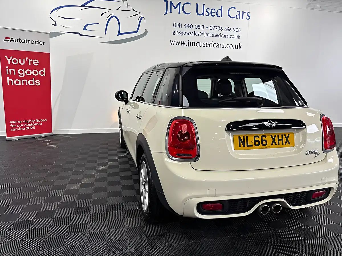 Used 2016 MINI Hatch Cooper Sd White - Interior and Exterior details 8