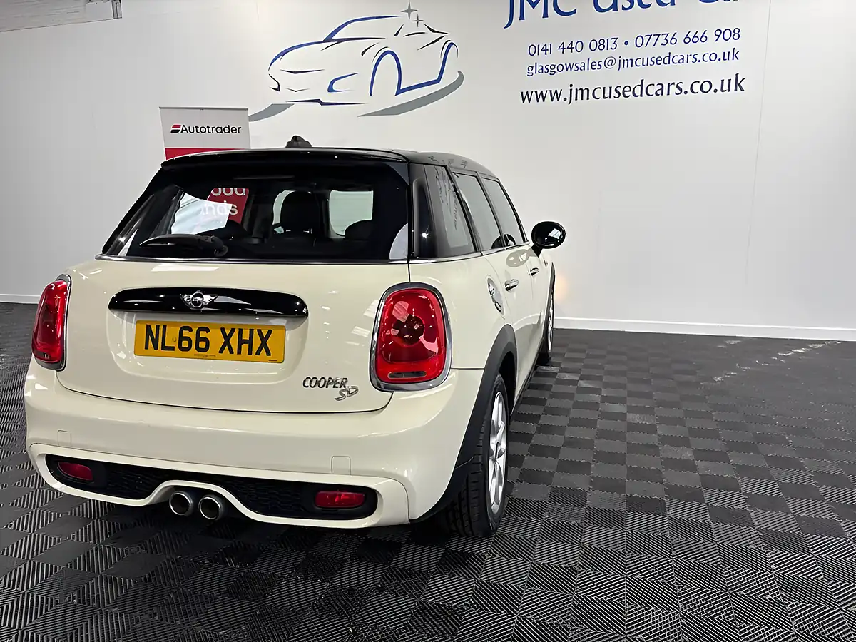 Used 2016 MINI Hatch Cooper Sd White - Interior and Exterior details 9