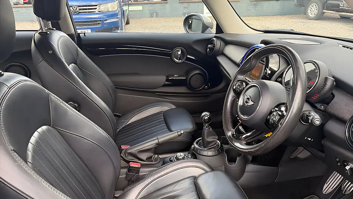 Used 2016 MINI Hatch Cooper Seven Blue - Interior and Exterior details 12