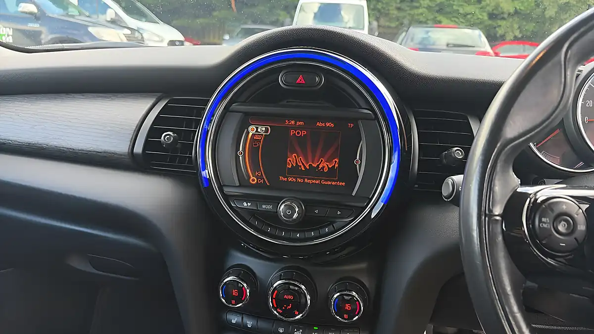 Used 2016 MINI Hatch Cooper Seven Blue - Interior and Exterior details 9