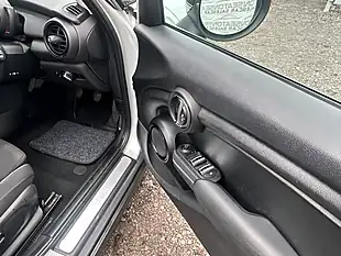 Used 2016 MINI Hatch Cooper Silver - Interior and Exterior details 15