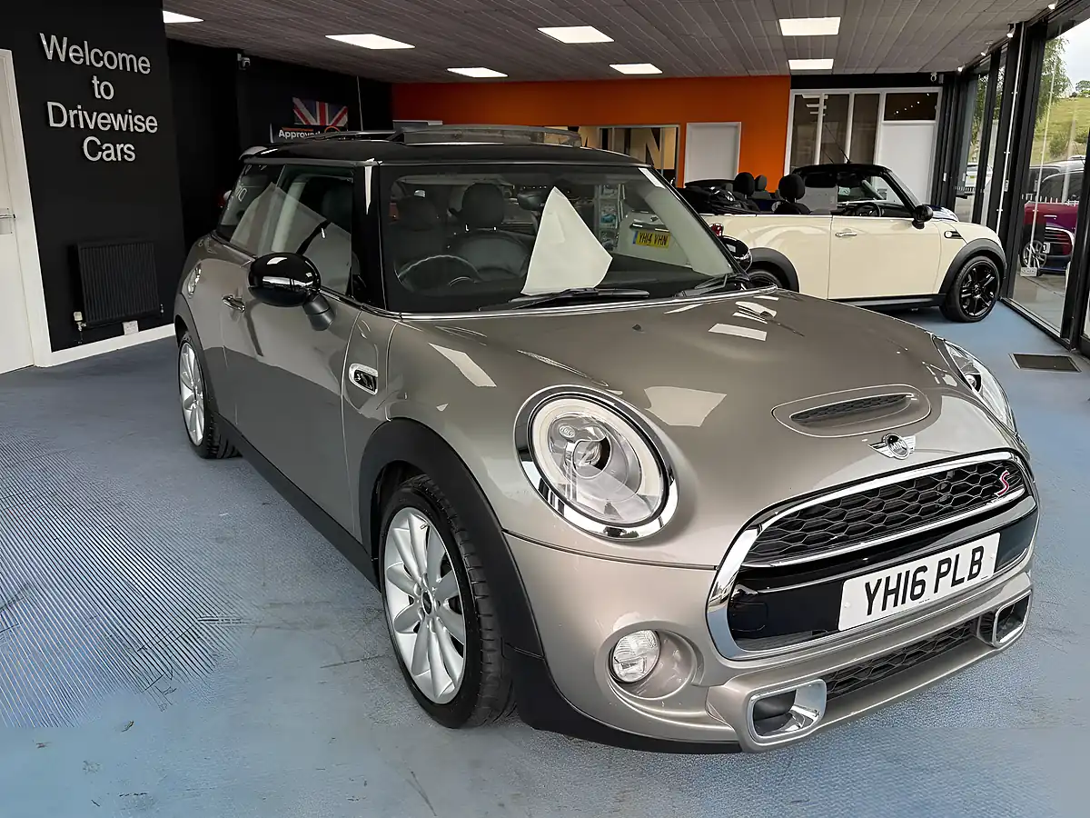 Used 2016 MINI Hatch Cooper Silver - Interior and Exterior details 3