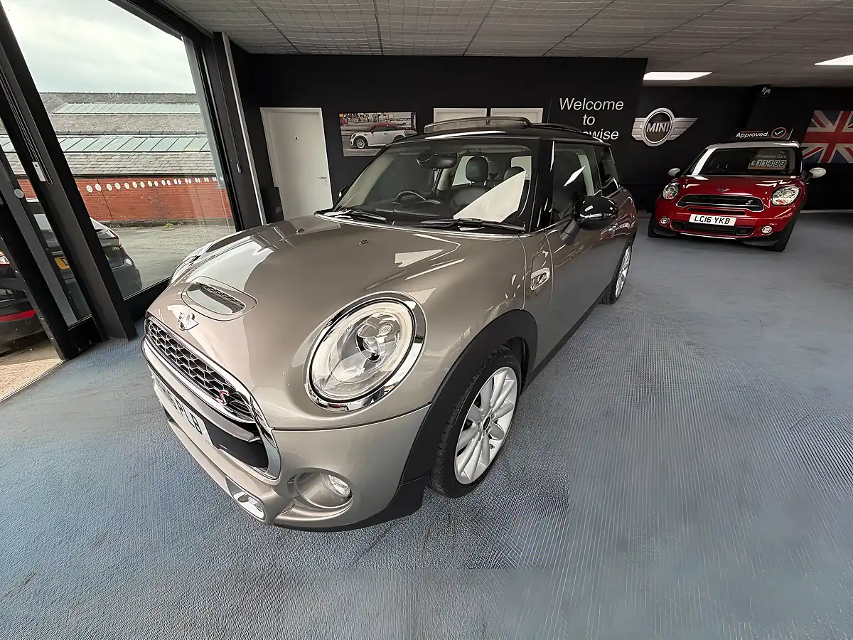 Used 2016 MINI Hatch Cooper Silver - Interior and Exterior details 5