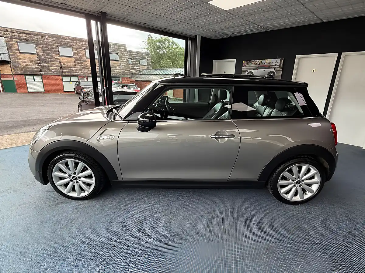 Used 2016 MINI Hatch Cooper Silver - Interior and Exterior details 6