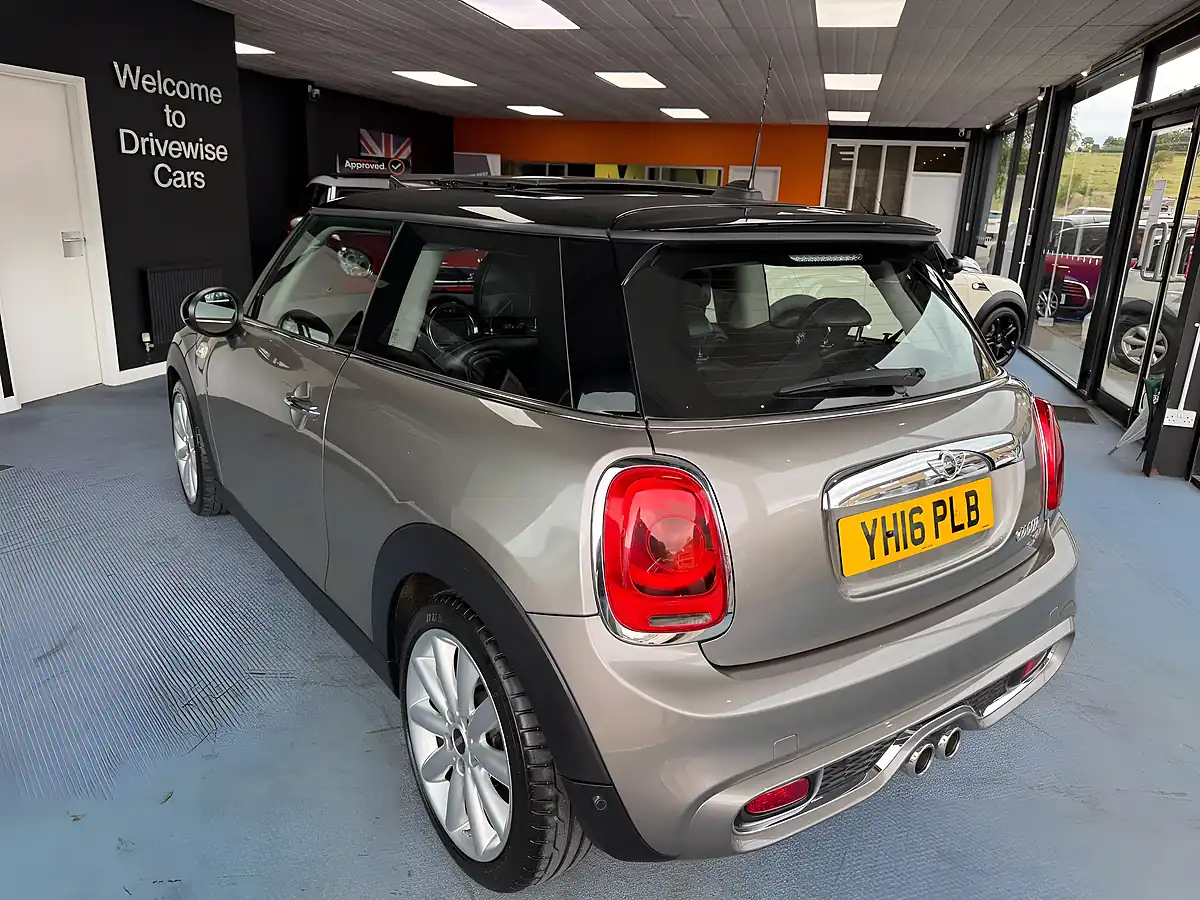 Used 2016 MINI Hatch Cooper Silver - Interior and Exterior details 7