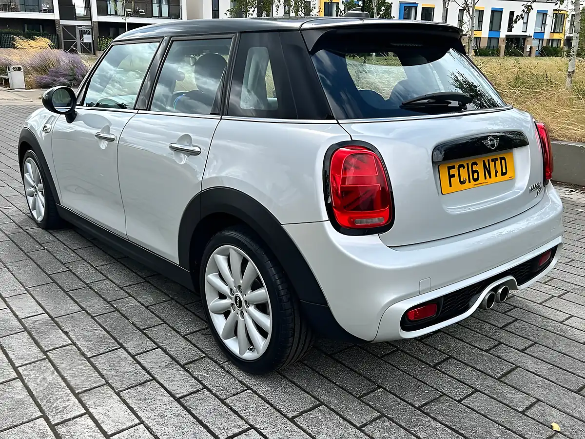 Used 2016 MINI Hatch Cooper Silver - Interior and Exterior details 10