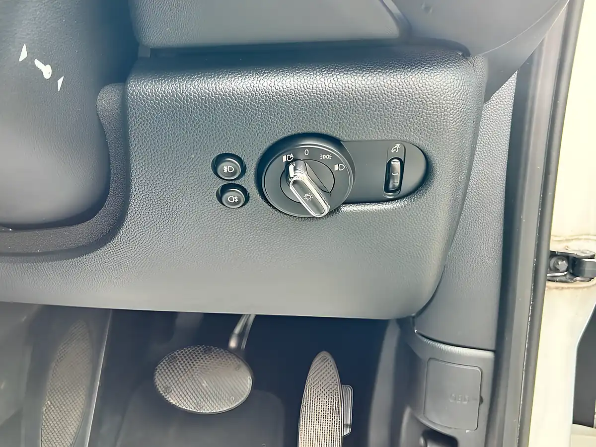 Used 2016 MINI Hatch Cooper Silver - Interior and Exterior details 15