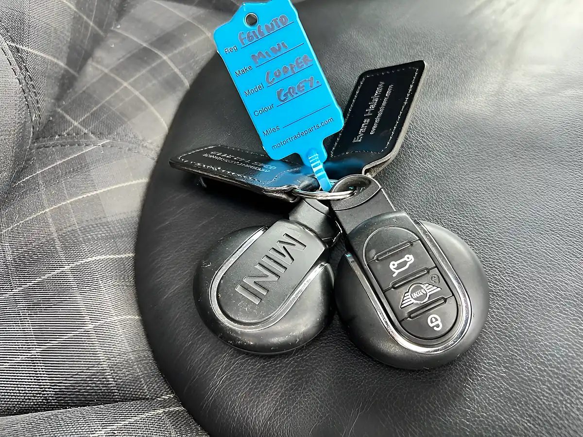 Used 2016 MINI Hatch Cooper Silver - Interior and Exterior details 20