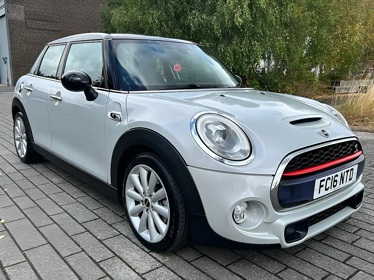 Used 2016 MINI Hatch Cooper Silver - Interior and Exterior details 9
