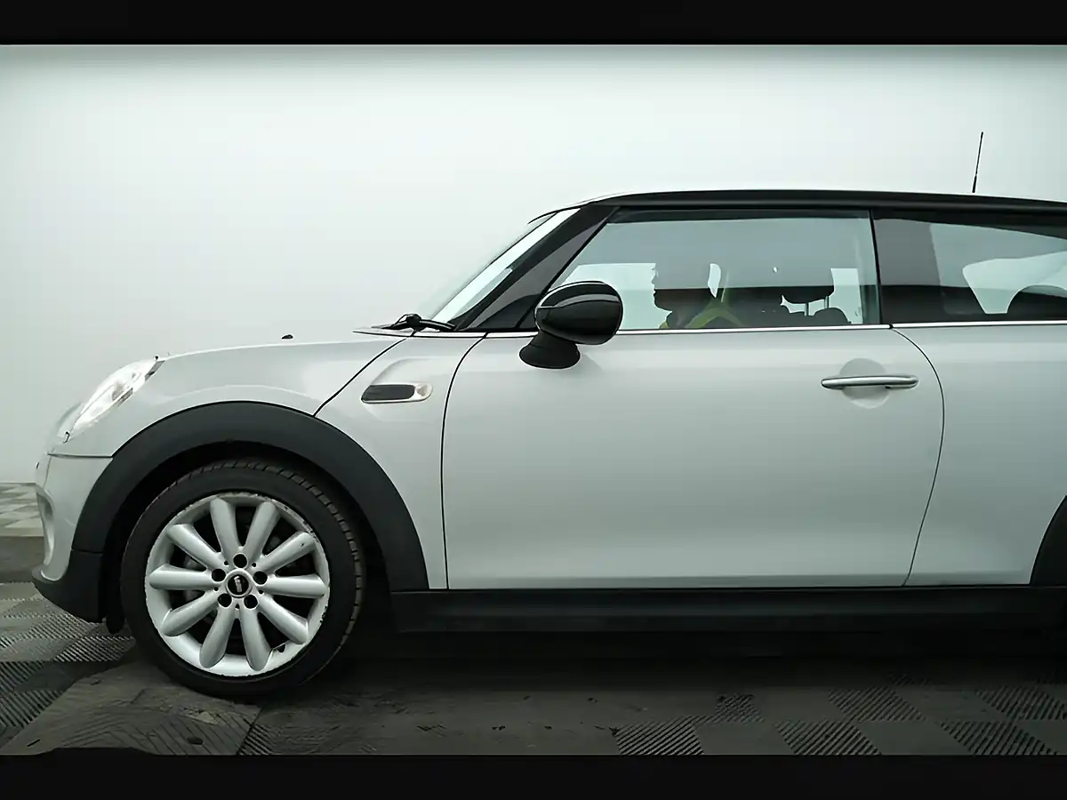 Used 2016 MINI Hatch Cooper Silver - Interior and Exterior details 9