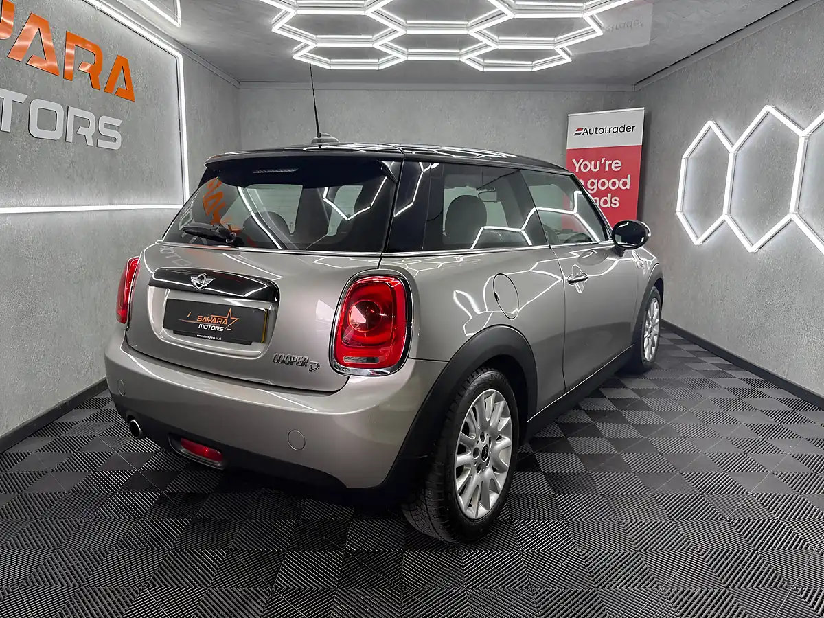 Used 2016 MINI Hatch Cooper Silver - Interior and Exterior details 10