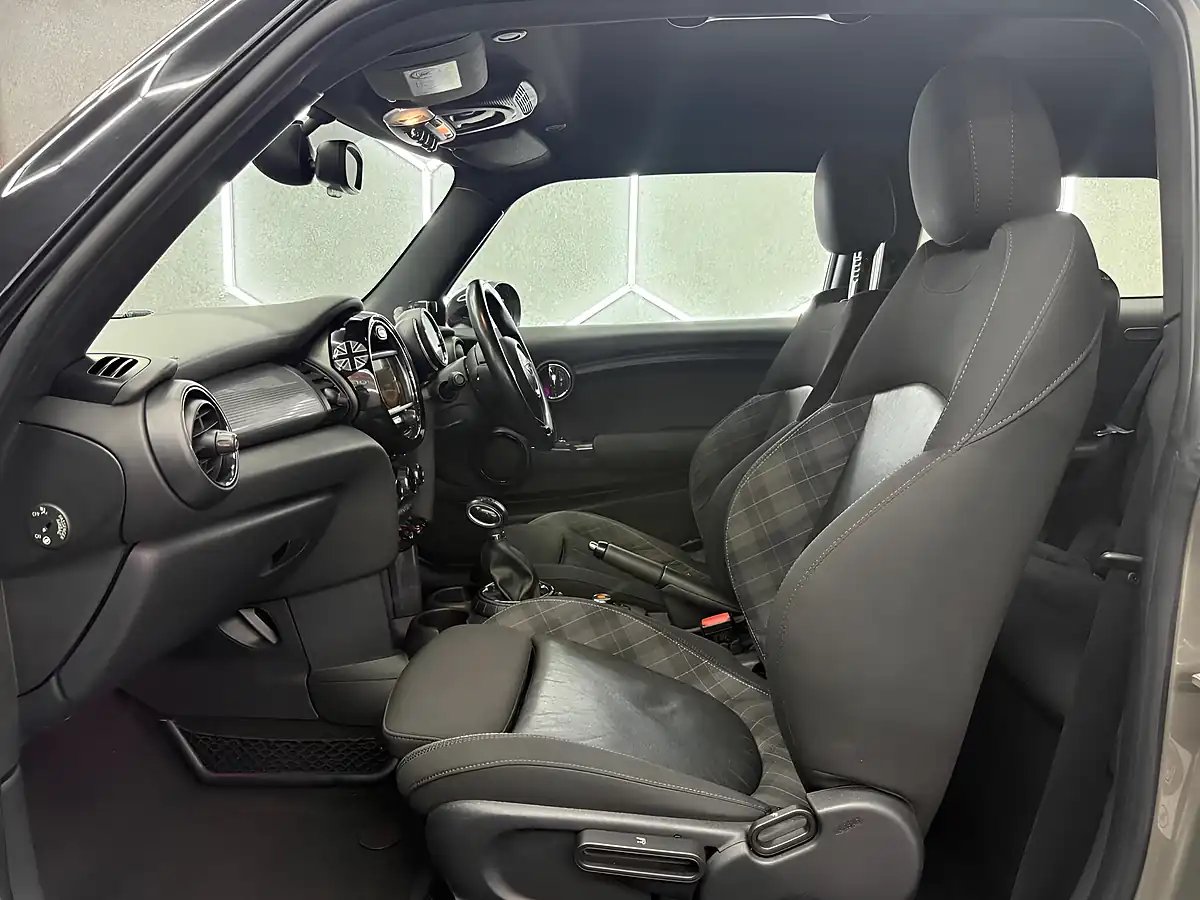 Used 2016 MINI Hatch Cooper Silver - Interior and Exterior details 15