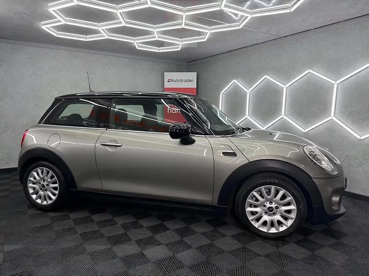 Used 2016 MINI Hatch Cooper Silver - Interior and Exterior details 9