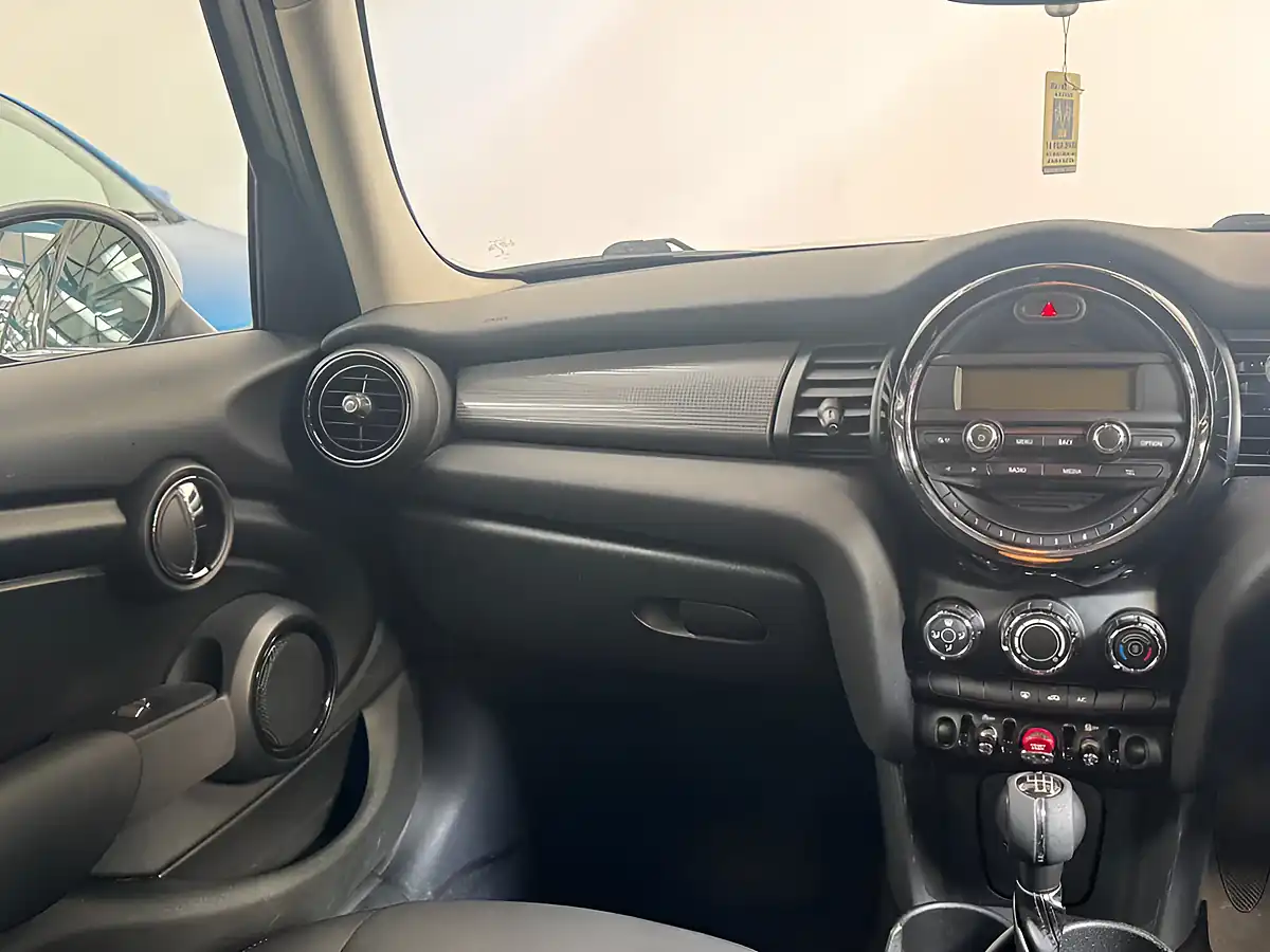 Used 2016 MINI Hatch Cooper Silver - Interior and Exterior details 12