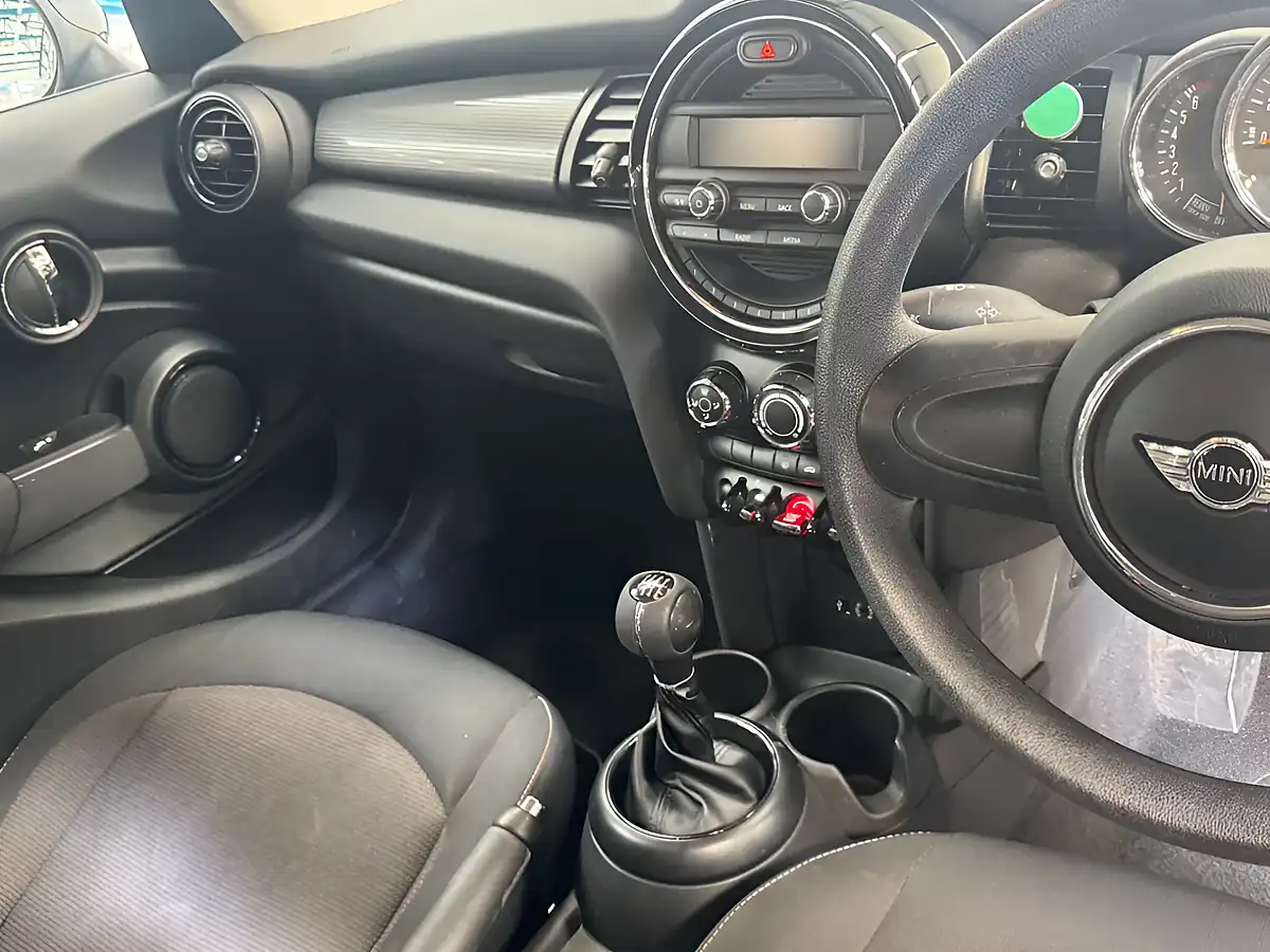 Used 2016 MINI Hatch Cooper Silver - Interior and Exterior details 13