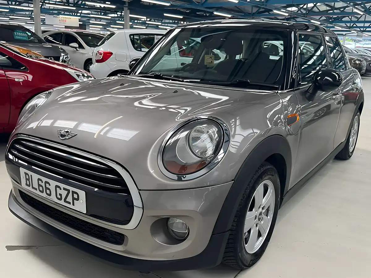 Used 2016 MINI Hatch Cooper Silver - Interior and Exterior details 2