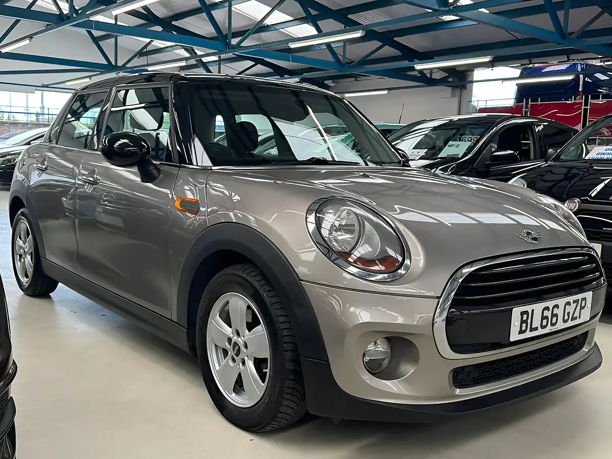 Used 2016 MINI Hatch Cooper Silver - Interior and Exterior details 3
