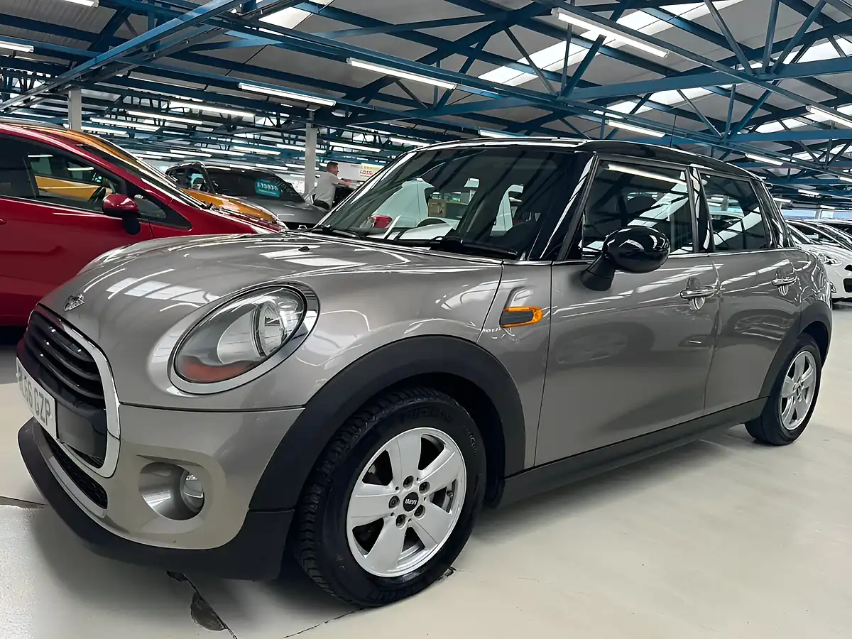 Used 2016 MINI Hatch Cooper Silver - Interior and Exterior details 6