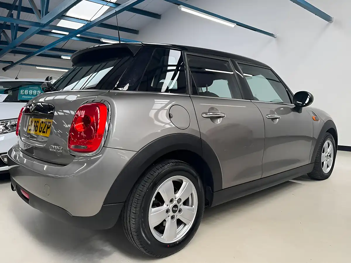 Used 2016 MINI Hatch Cooper Silver - Interior and Exterior details 9