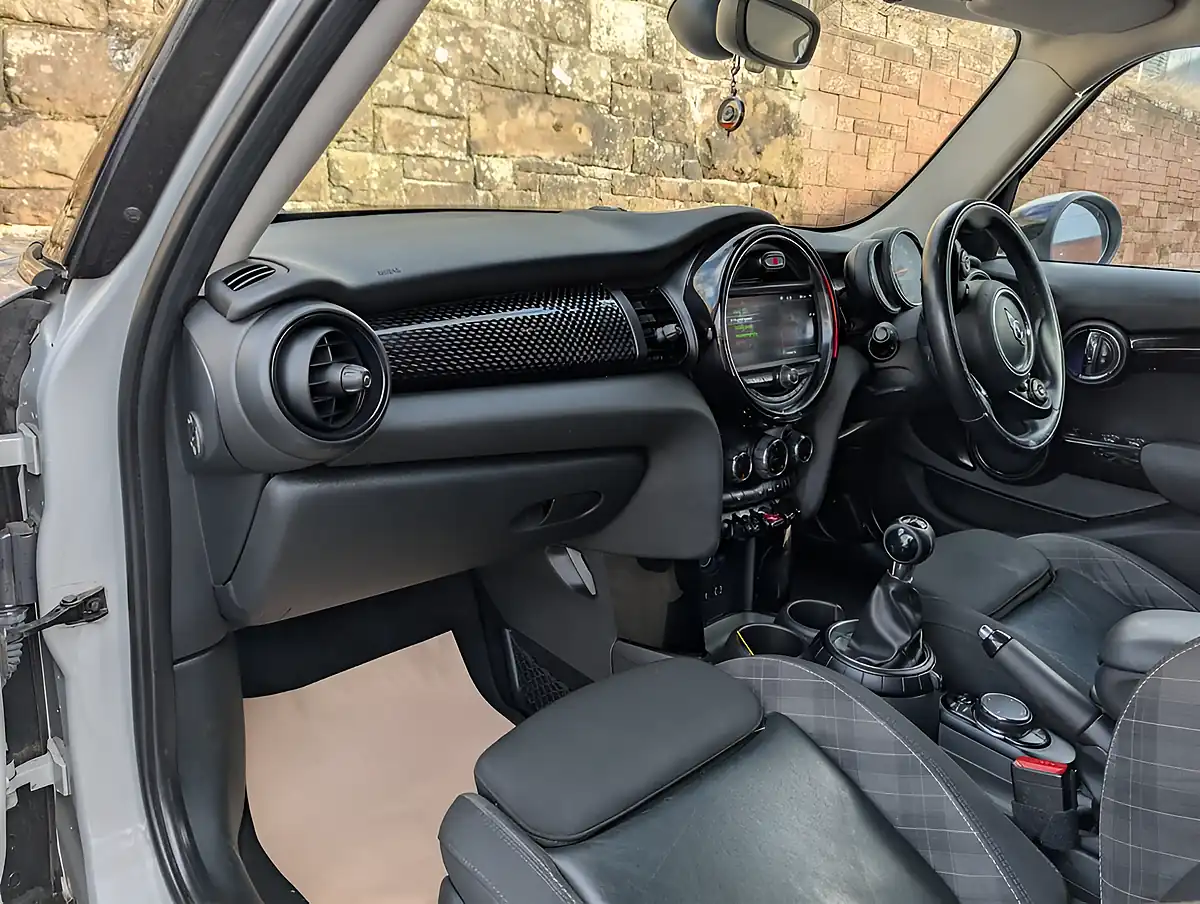 Used 2016 MINI Hatch Cooper Silver - Interior and Exterior details 14