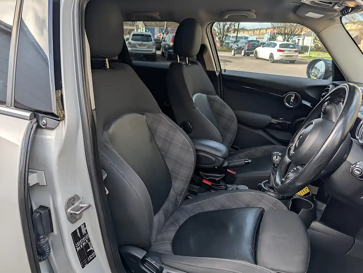 Used 2016 MINI Hatch Cooper Silver - Interior and Exterior details 17