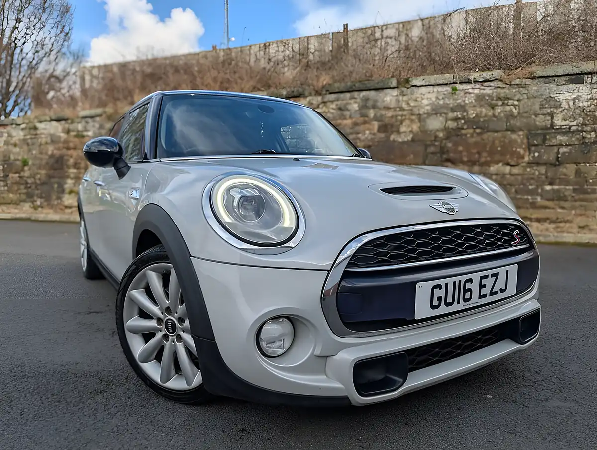 Used 2016 MINI Hatch Cooper Silver - Interior and Exterior details 3