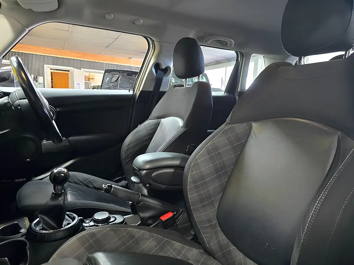 Used 2016 MINI Hatch Cooper Silver - Interior and Exterior details 10
