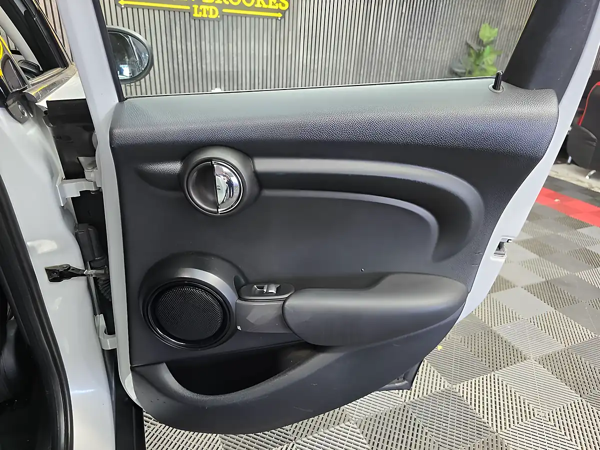 Used 2016 MINI Hatch Cooper Silver - Interior and Exterior details 20