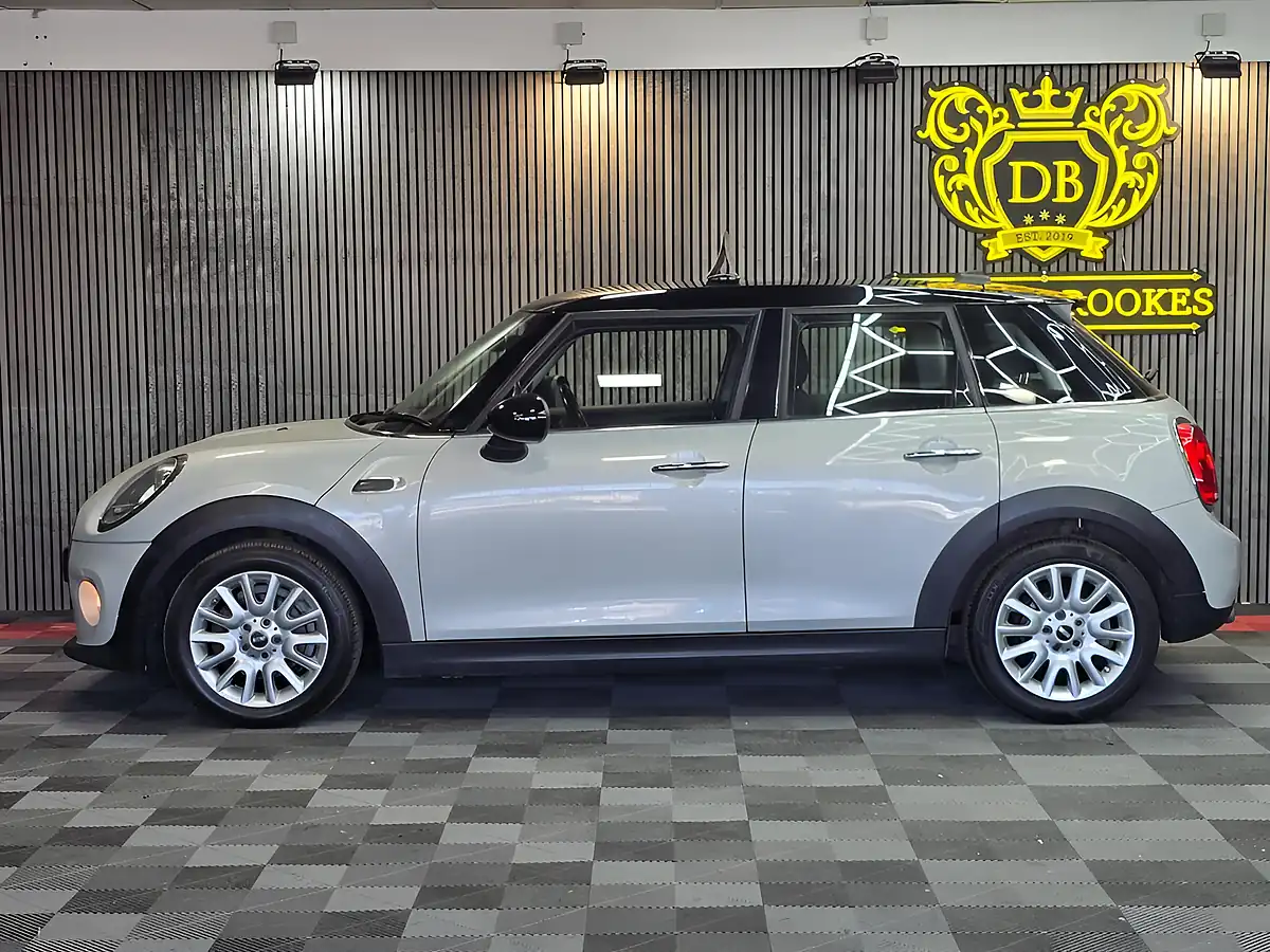Used 2016 MINI Hatch Cooper Silver - Interior and Exterior details 6