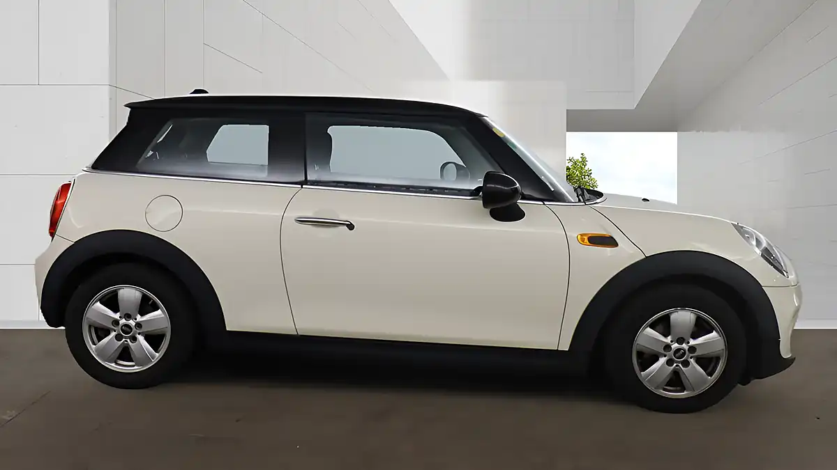 Used 2016 MINI Hatch Cooper White - Interior and Exterior details 3