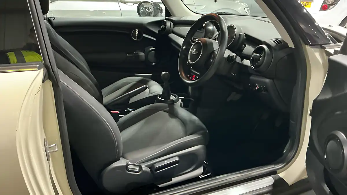 Used 2016 MINI Hatch Cooper White - Interior and Exterior details 8