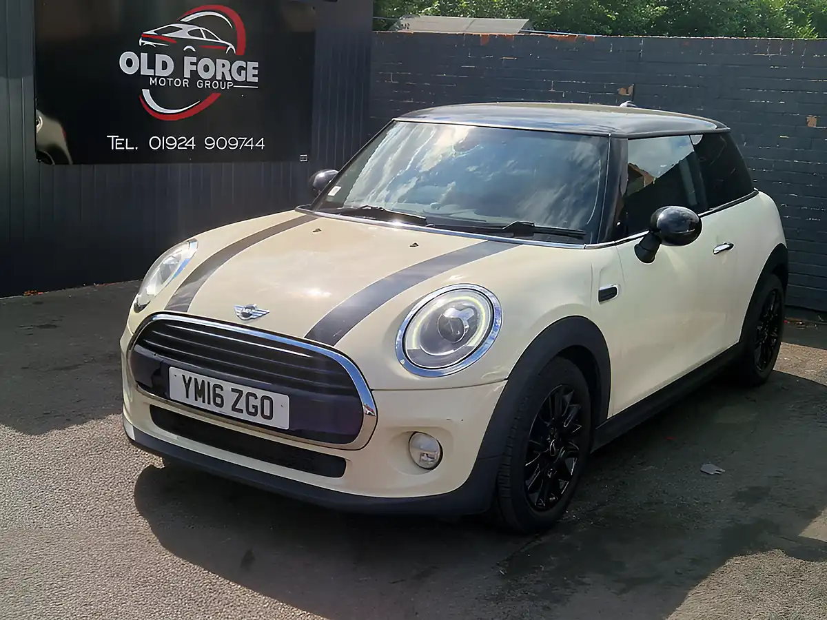 Used 2016 MINI Hatch Cooper White - Front View