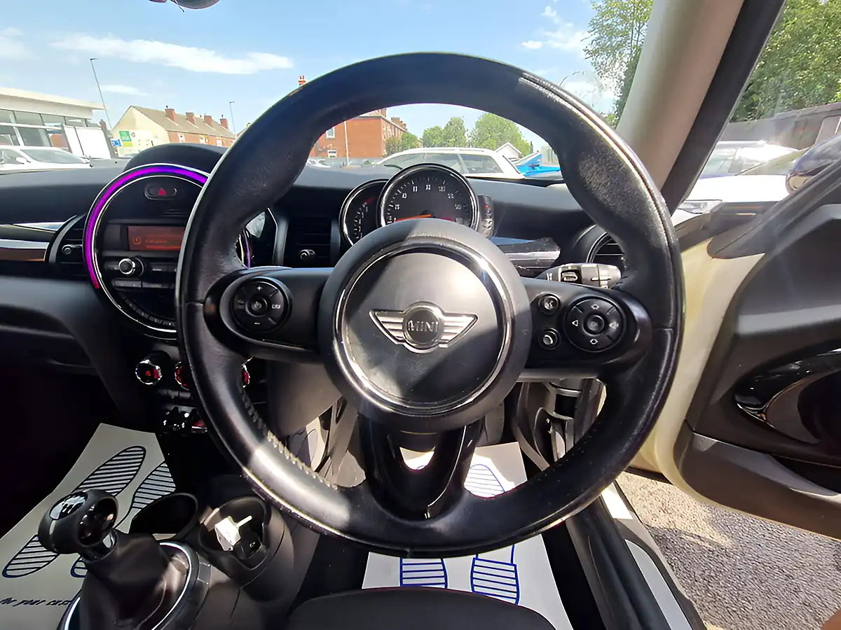 Used 2016 MINI Hatch Cooper White - Interior and Exterior details 18