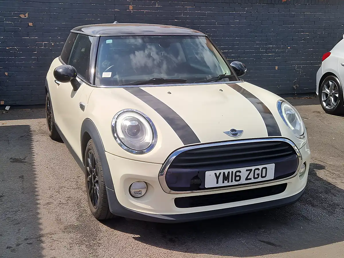 Used 2016 MINI Hatch Cooper White - Interior and Exterior details 3