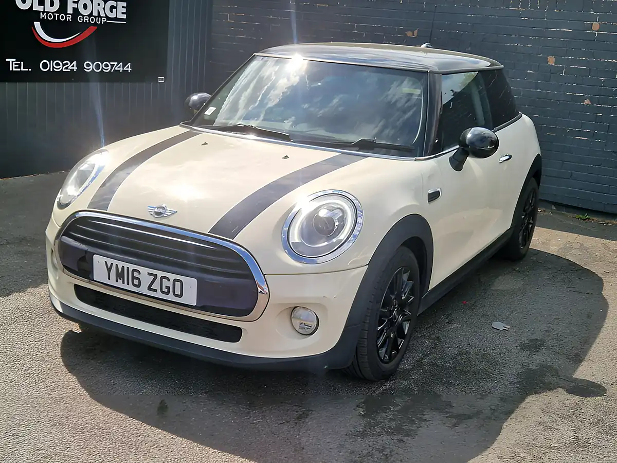 Used 2016 MINI Hatch Cooper White - Interior and Exterior details 5