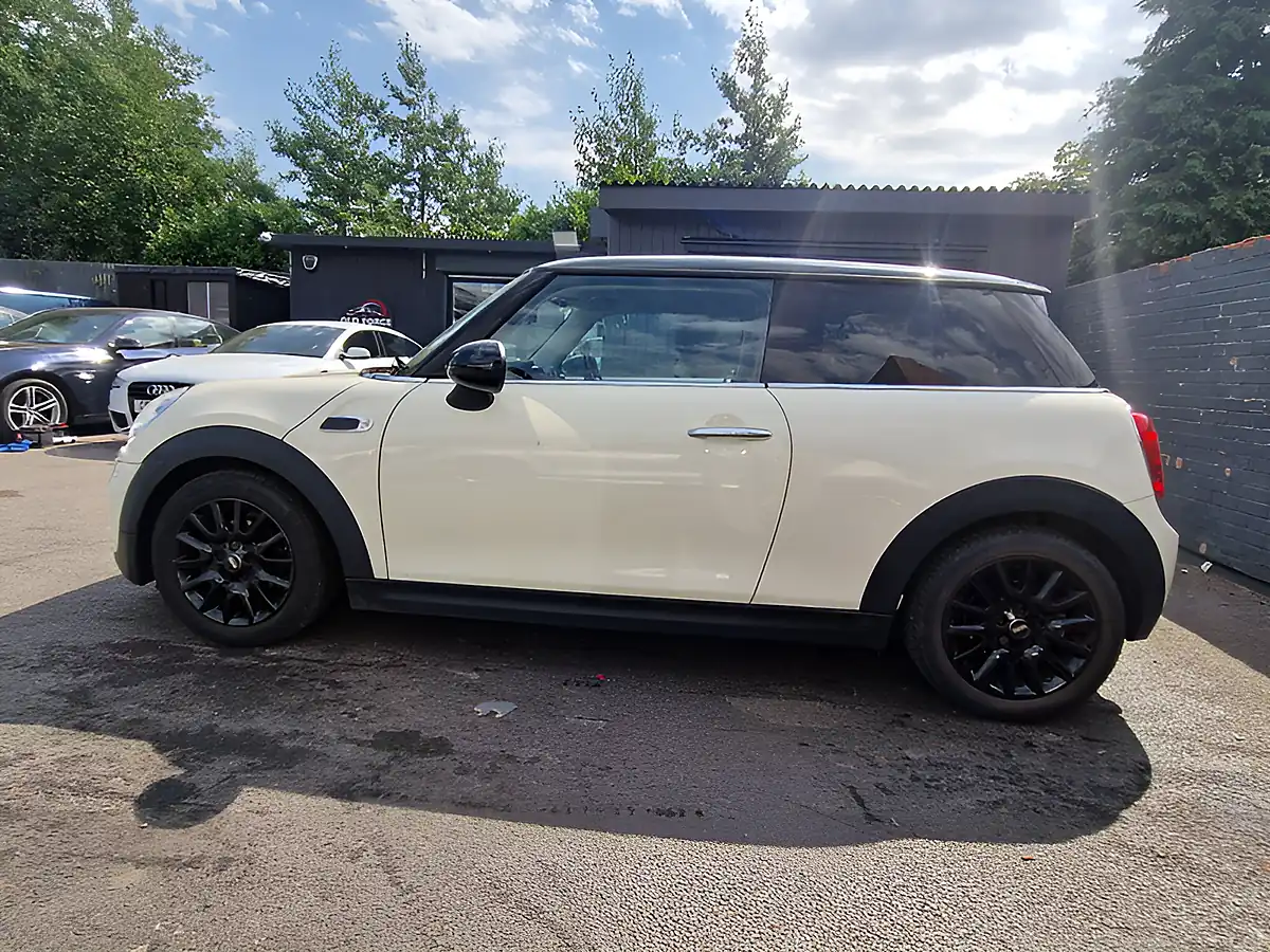 Used 2016 MINI Hatch Cooper White - Interior and Exterior details 6