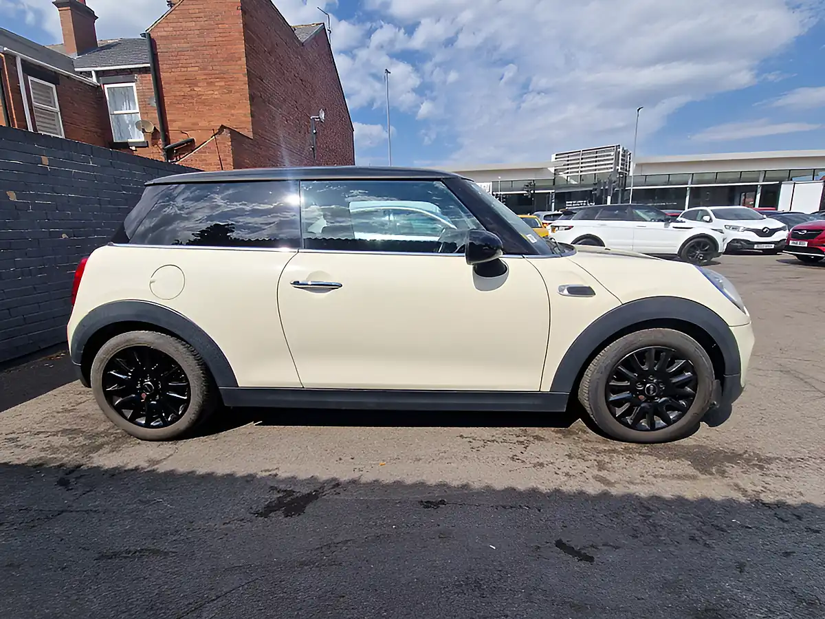 Used 2016 MINI Hatch Cooper White - Interior and Exterior details 7