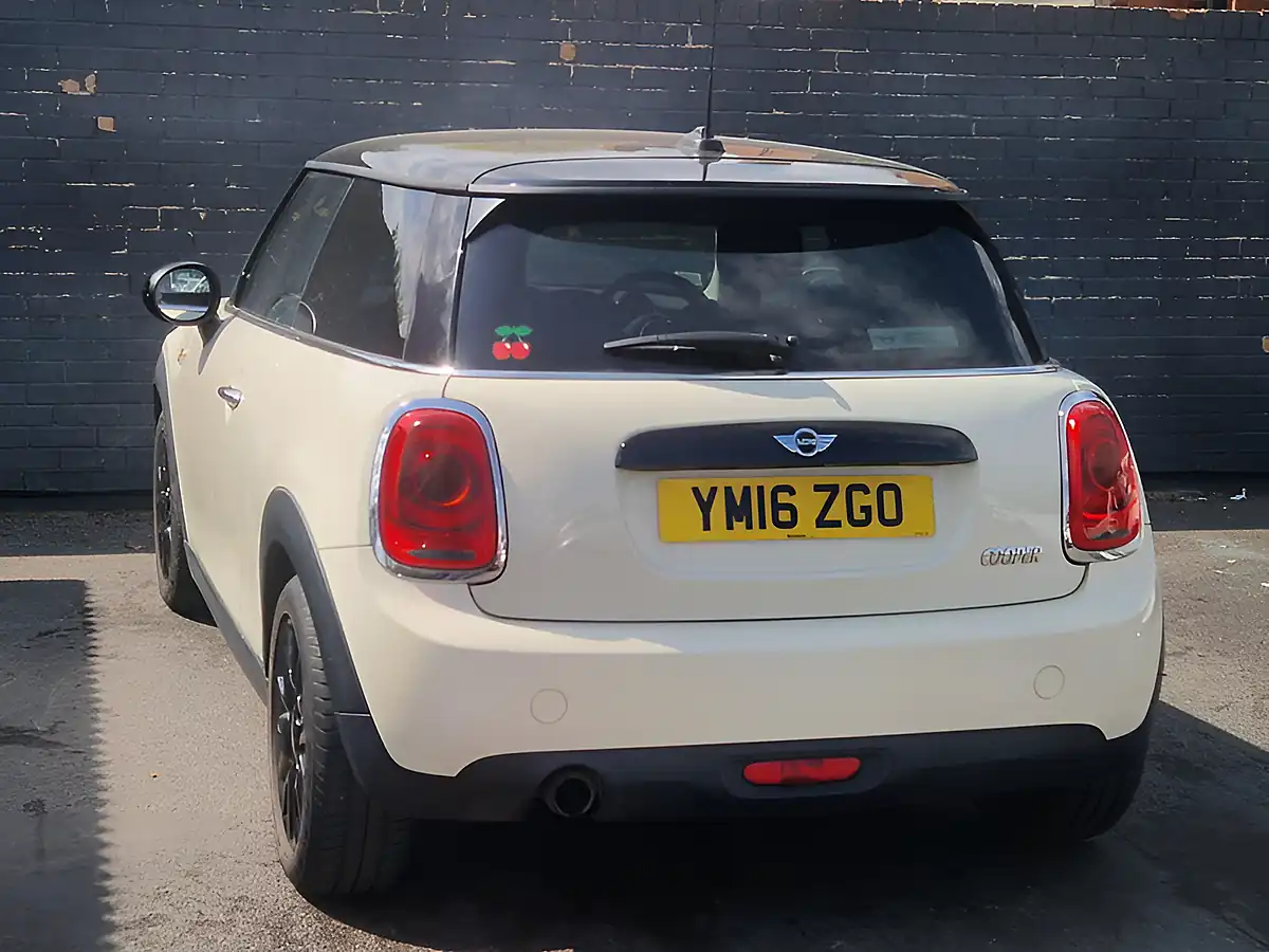 Used 2016 MINI Hatch Cooper White - Interior and Exterior details 8