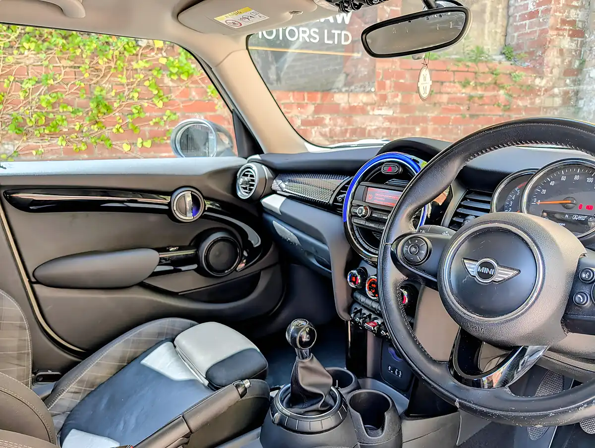 Used 2016 MINI Hatch Cooper White - Interior and Exterior details 14