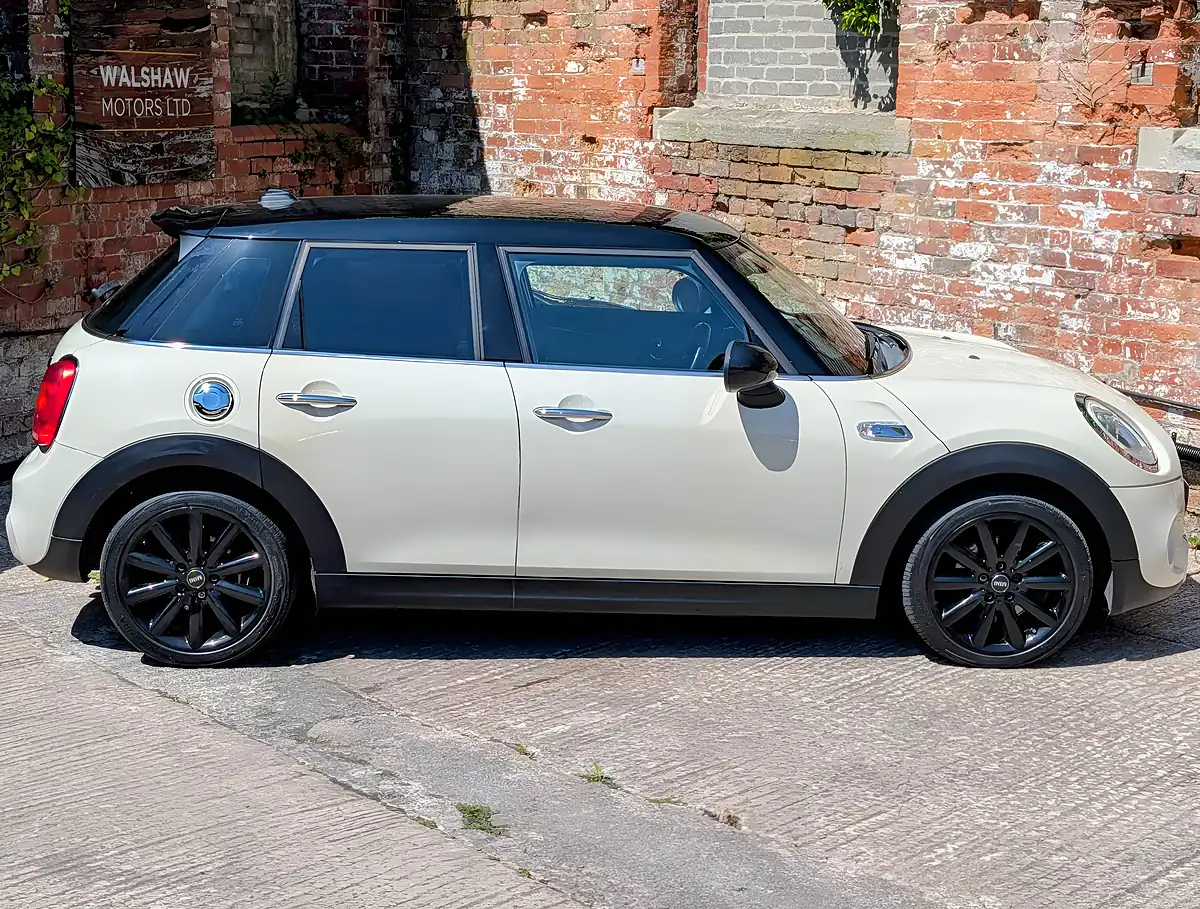 Used 2016 MINI Hatch Cooper White - Interior and Exterior details 5