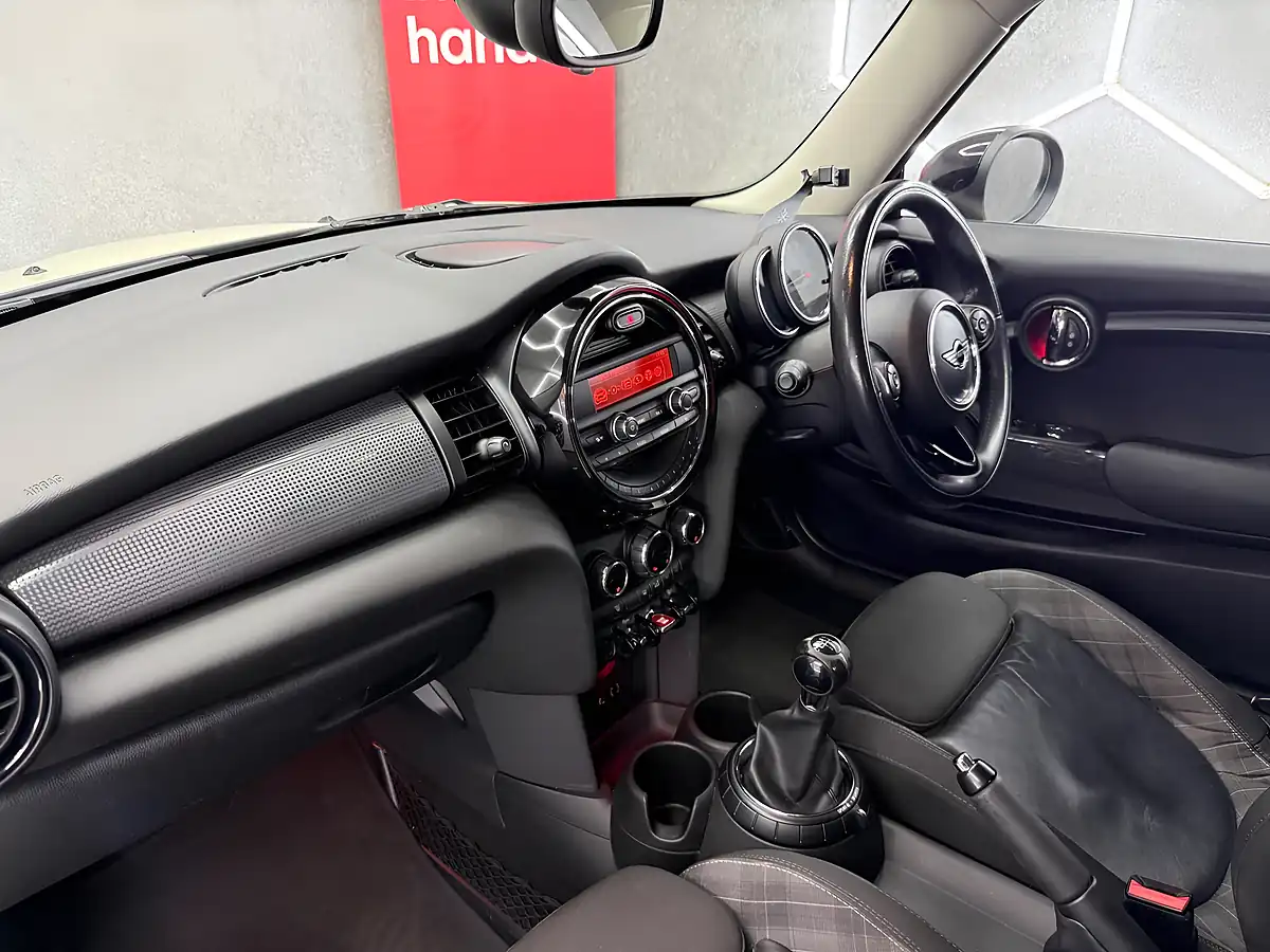 Used 2016 MINI Hatch Cooper White - Interior and Exterior details 15