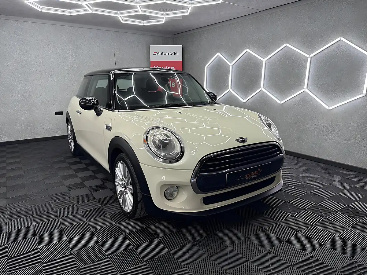 Used 2016 MINI Hatch Cooper White - Interior and Exterior details 6