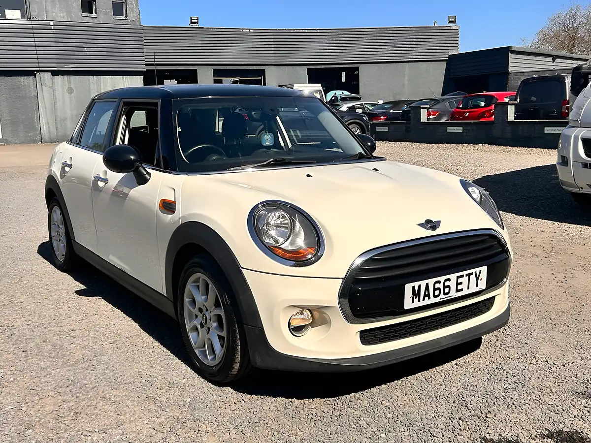 Used 2016 MINI Hatch Cooper White - Front View