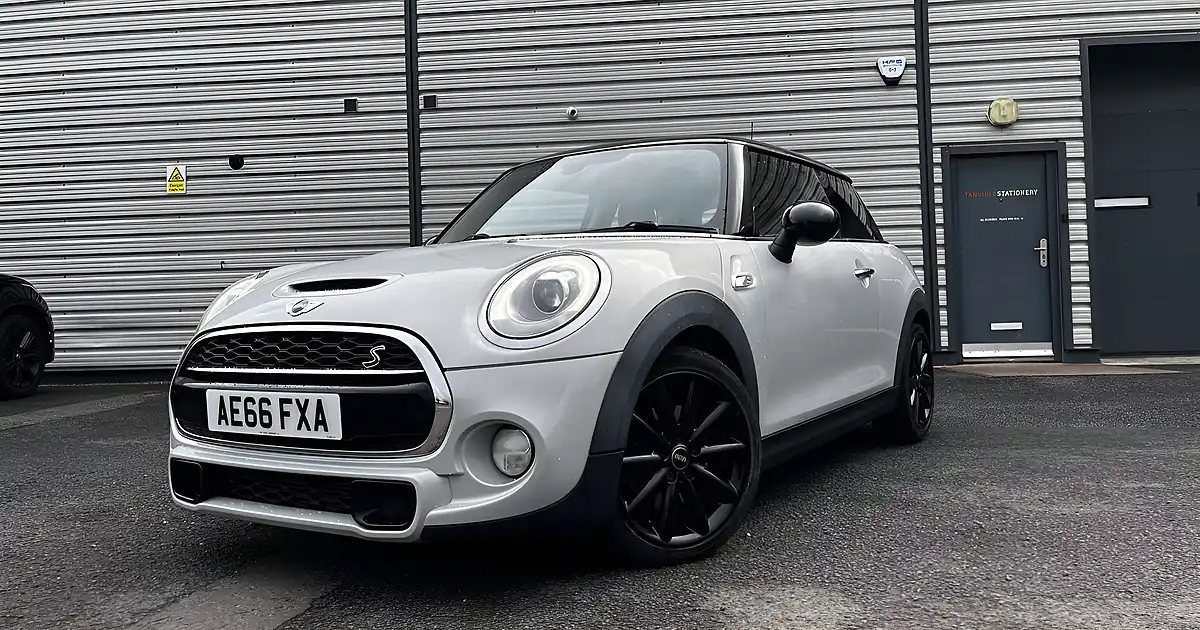Used 2016 MINI Hatch Cooper White Silver - Front View