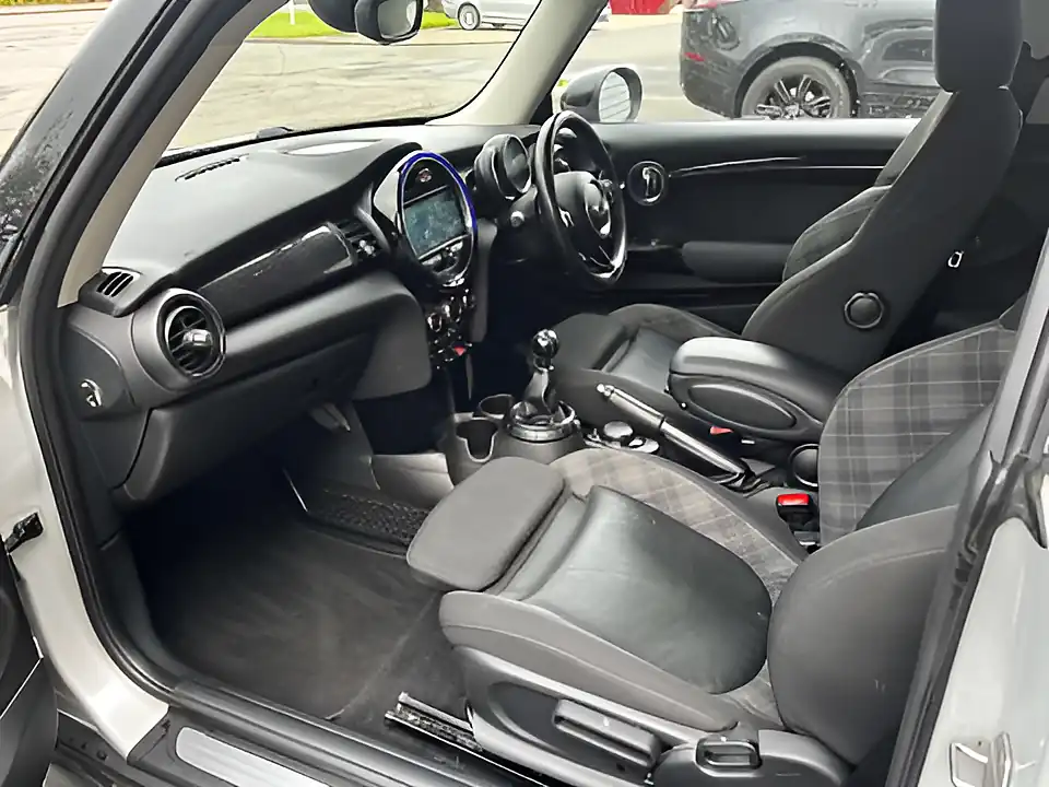 Used 2016 MINI Hatch Cooper White Silver - Interior and Exterior details 13