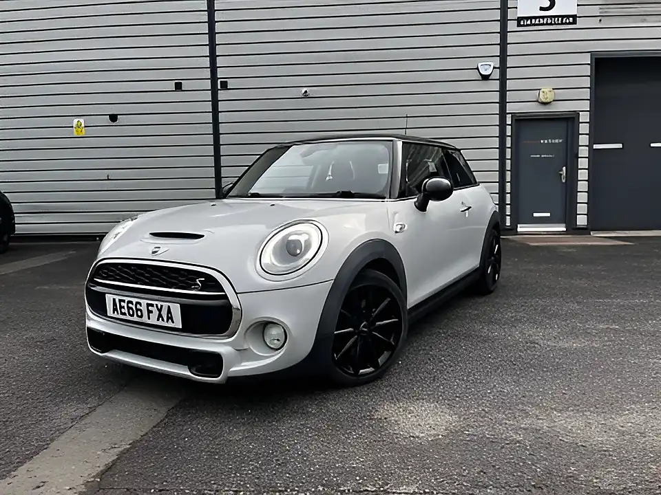 Used 2016 MINI Hatch Cooper White Silver - Interior and Exterior details 18