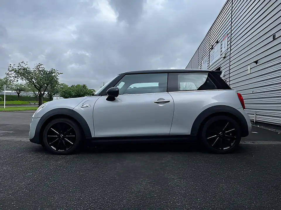 Used 2016 MINI Hatch Cooper White Silver - Interior and Exterior details 2