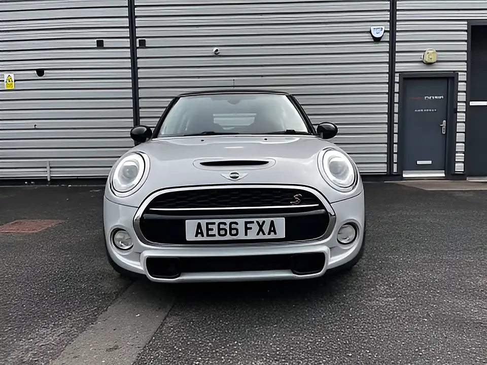 Used 2016 MINI Hatch Cooper White Silver - Interior and Exterior details 4